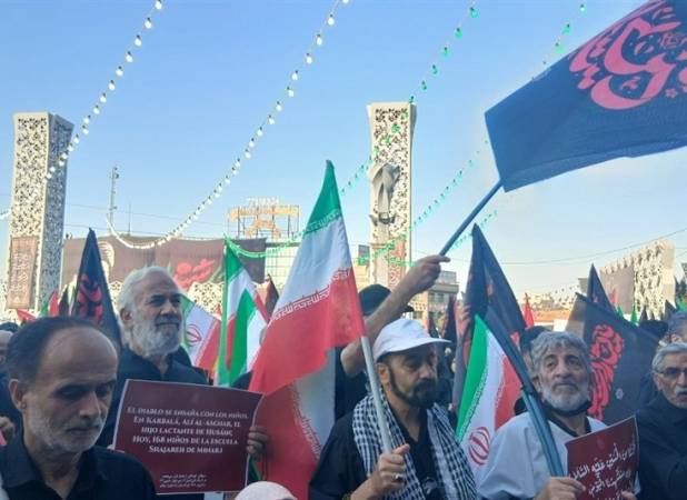 اقامه عزای اربعین در خیابان‌های پایتخت؛ جاماندگان به میدان آمدند