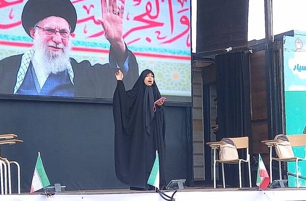 حماسه سرایی خبرنگار مهر در آیین گرامیداشت چهلمین روز شهادت رهبر انقلاب