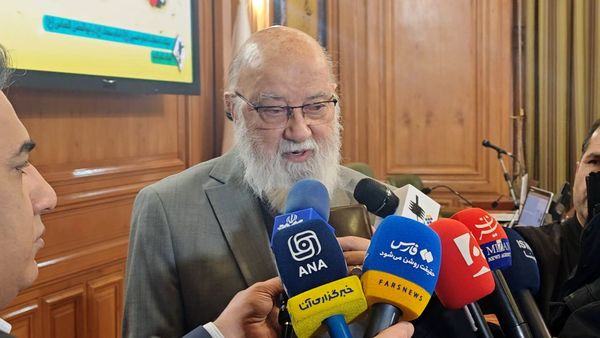 پیشنهاد بنزینی چمران به دولت/ پول صرفه‌جویی بنزین را برای خرید اتوبوس بدهید