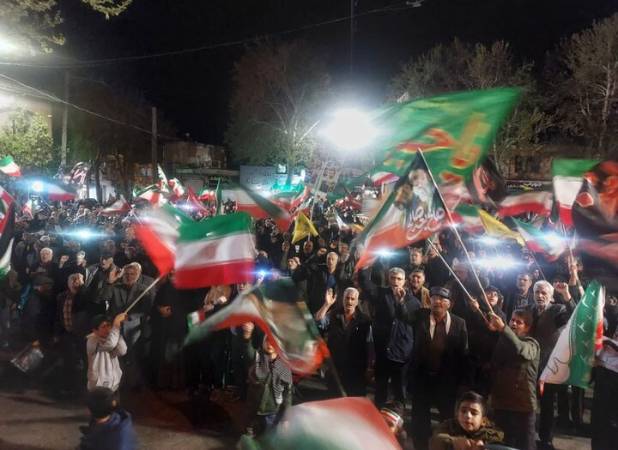 میدان‌داری مردم زادگاه رهبر کبیر انقلاب در شب چهل و هفتم حماسه