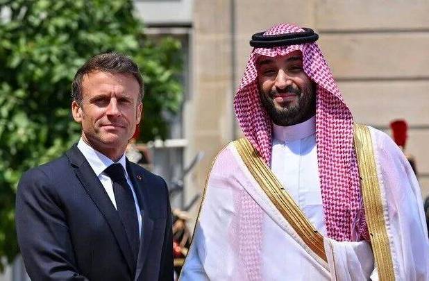رایزنی بن سلمان و مکرون درباره تحولات منطقه