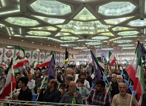 آغار مراسم گرامیداشت شهدای جنگ تحمیلی سوم با حضور مقامات عالی کشور