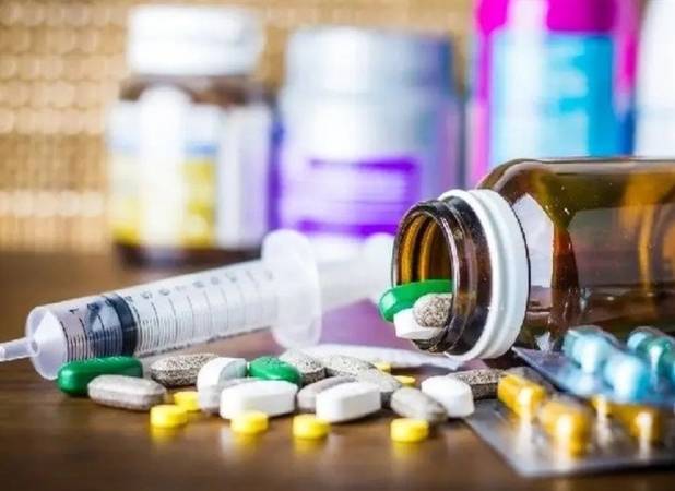 جلسه مجلس با دولتی‌ها درباره افزایش قیمت و کمبود دارو