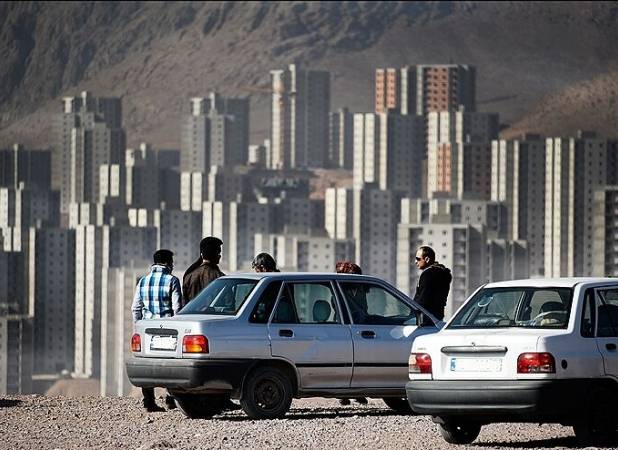 مسألهِ ناشناخته مسکن در ایران | ستاریان: شهرهای اقماری هویت اقتصادی ندارند | مگر می‌توان سالانه یک میلیون قطعه زمین واگذار کرد؟