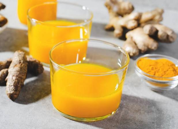 فواید شگفت انگیز آب زردچوبه برای سلامتی