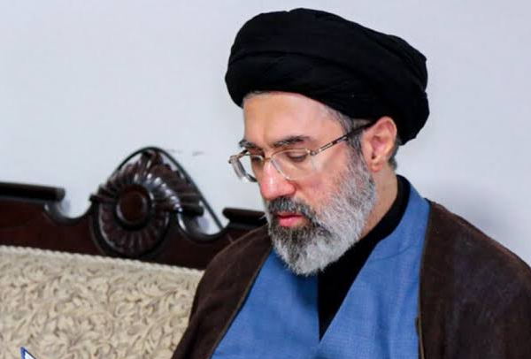 حضور رهبر انقلاب در مراسم تشییع رهبر شهید!