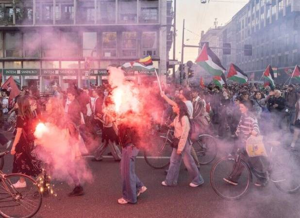 تظاهرات اروپایی ها علیه حمله صهیون ها به ناوگان الصمود